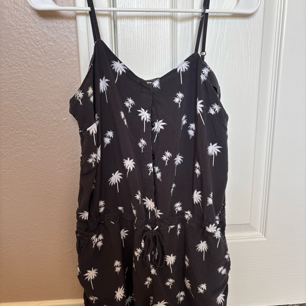 Levi’s Women’s Adjustable Button Down Navy Palm Tree Romper Size Medium